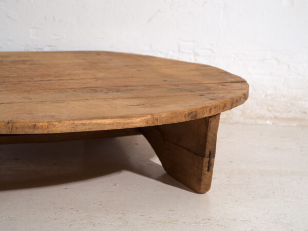 Tabla de cortar redonda rústica en madera maciza – Europa Central, principios siglo XX