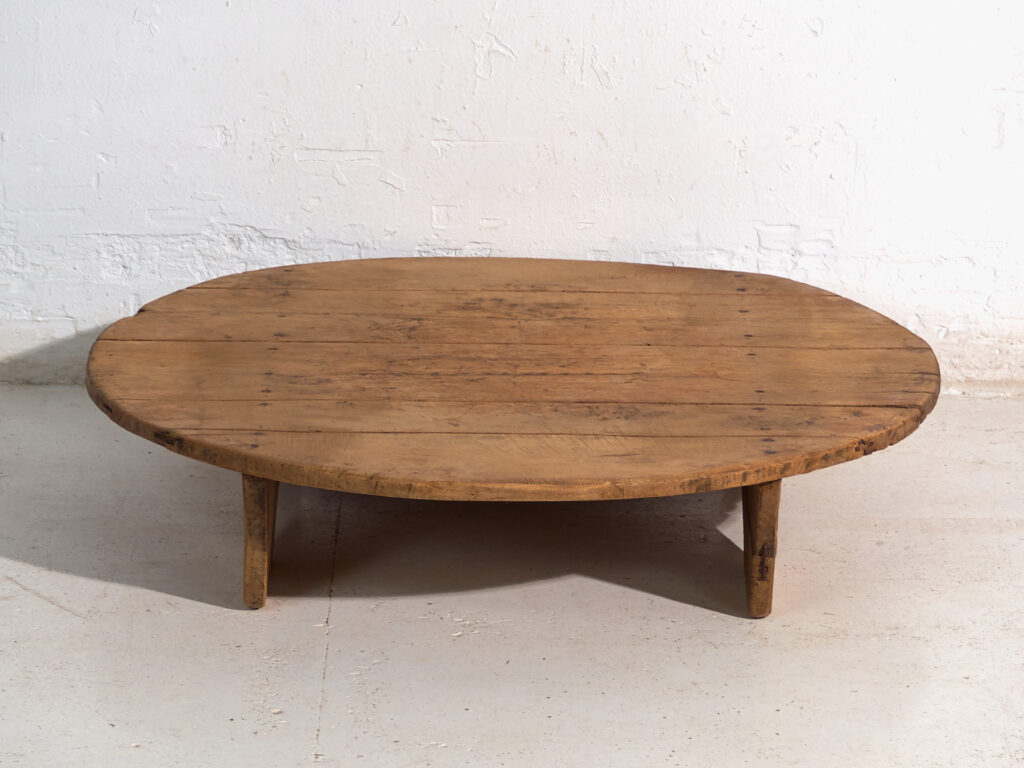 Tabla de cortar redonda rústica en madera maciza – Europa Central, principios siglo XX