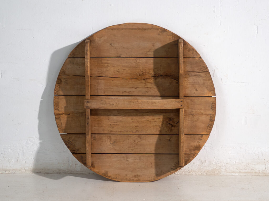 Tabla de cortar redonda rústica en madera maciza – Europa Central, principios siglo XX