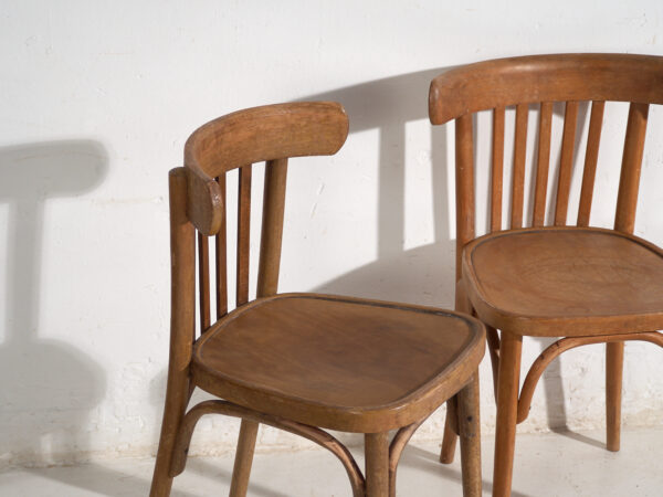 Pareja de sillas estilo Thonet de madera curvada con respaldo bajo – Centroeuropa, circa 1920