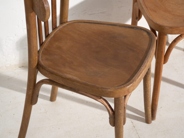 Pareja de sillas estilo Thonet de madera curvada con respaldo bajo – Centroeuropa, circa 1920