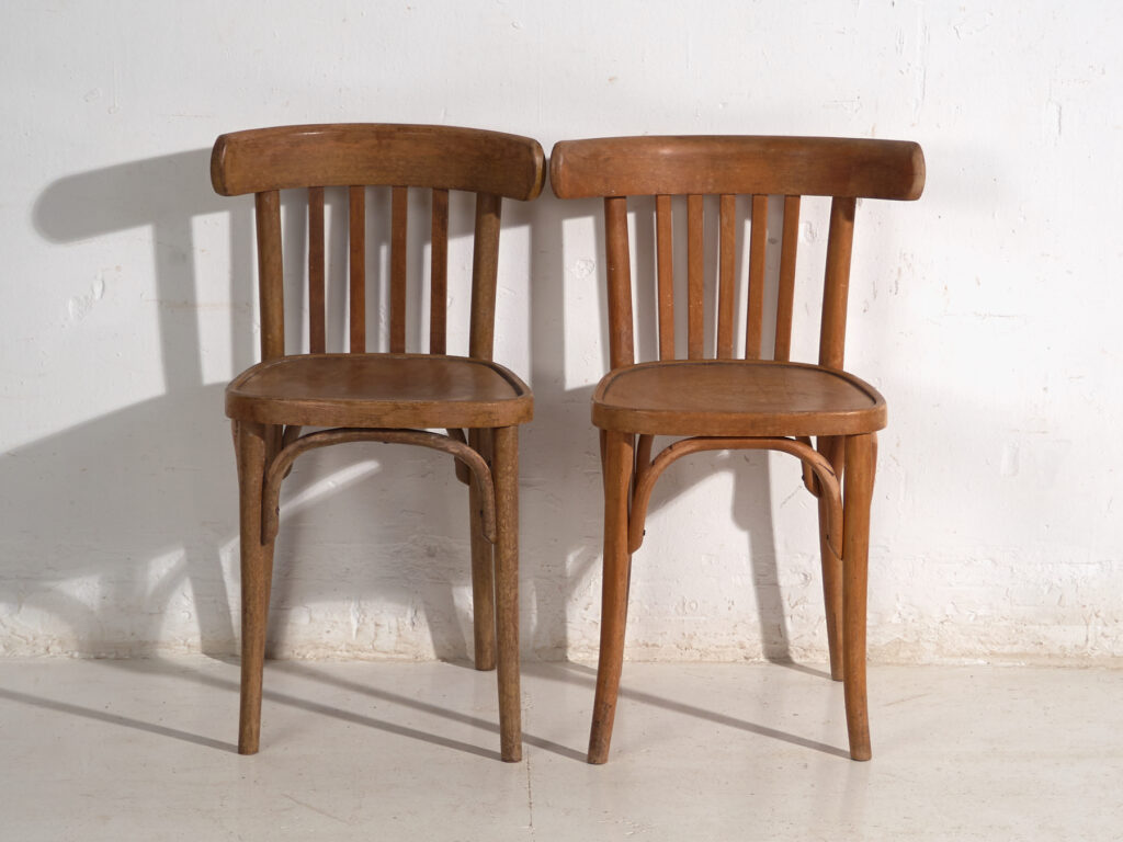Pareja de sillas estilo Thonet de madera curvada con respaldo bajo – Centroeuropa, circa 1920