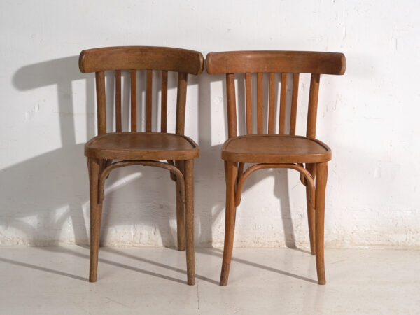 Pareja de sillas estilo Thonet de madera curvada con respaldo bajo – Centroeuropa, circa 1920