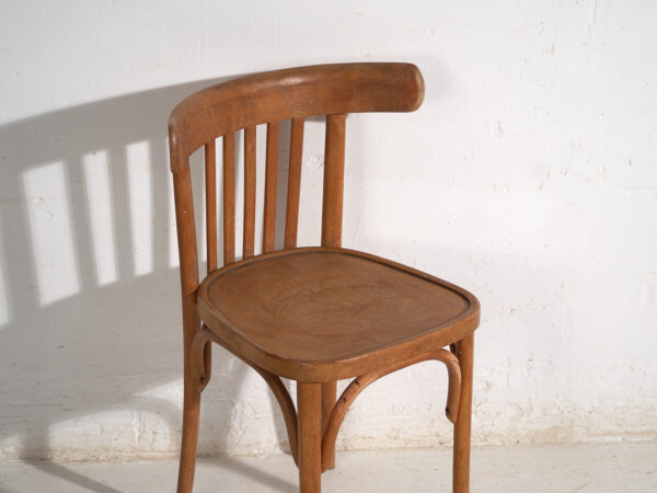 Pareja de sillas estilo Thonet de madera curvada con respaldo bajo – Centroeuropa, circa 1920
