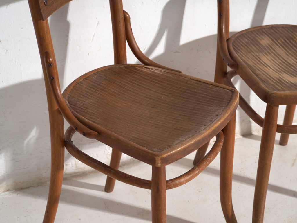 Pareja de sillas Mundus-Borlo de madera curvada – Rumanía, circa 1920