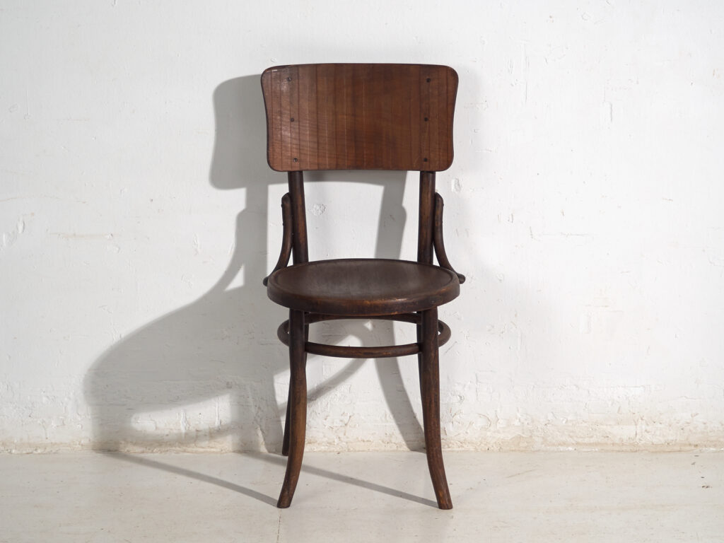 Pareja de sillas estilo Thonet de madera curvada con respaldo de tabla curva – Centroeuropa, circa 1920