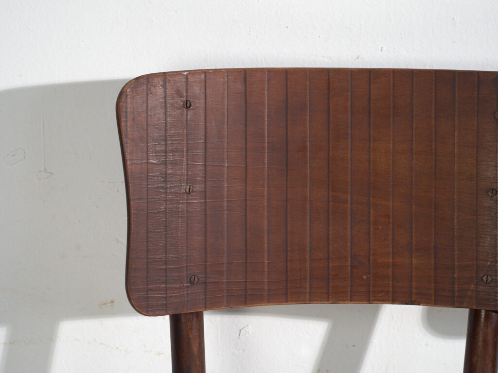 Pareja de sillas estilo Thonet de madera curvada con respaldo de tabla curva – Centroeuropa, circa 1920