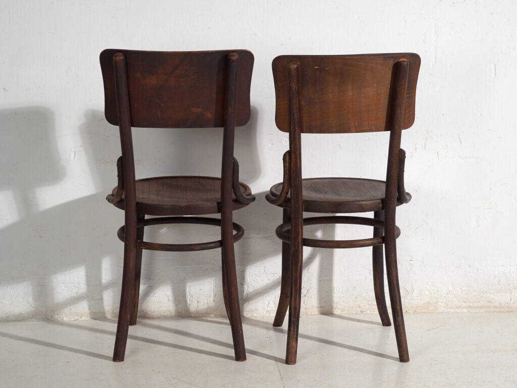 Pareja de sillas estilo Thonet de madera curvada con respaldo de tabla curva – Centroeuropa, circa 1920