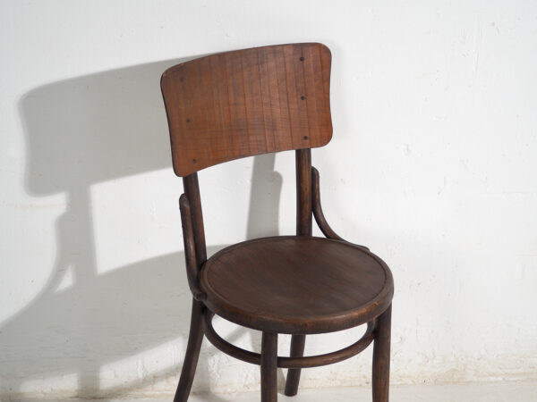 Pareja de sillas estilo Thonet de madera curvada con respaldo de tabla curva – Centroeuropa, circa 1920