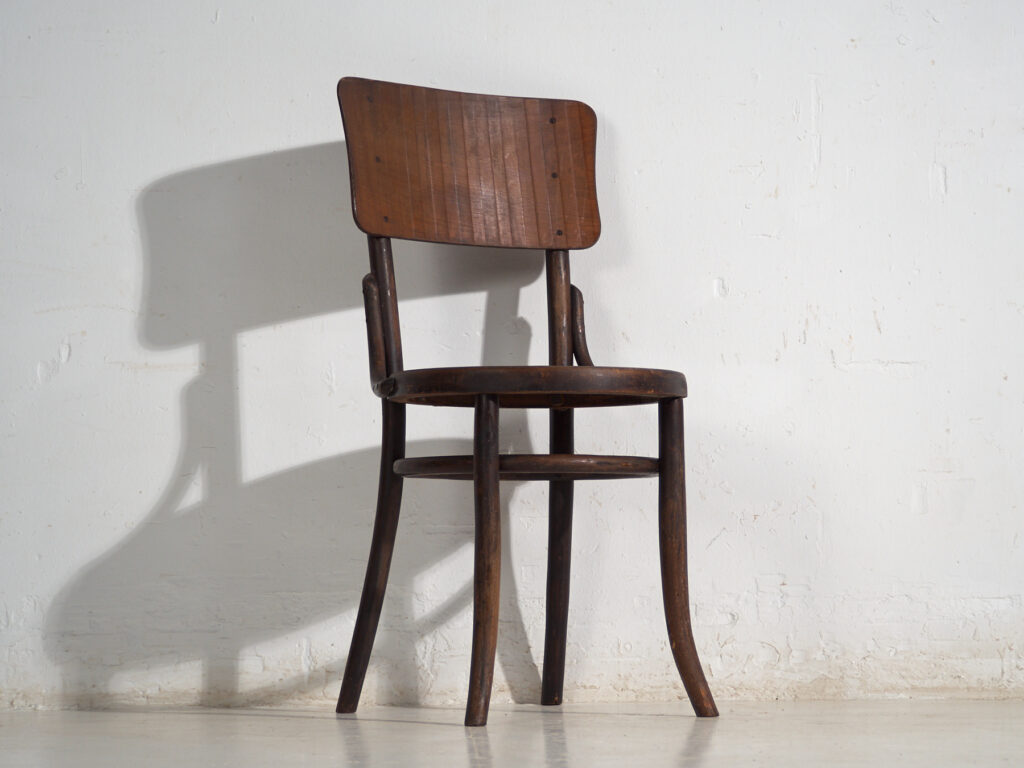 Pareja de sillas estilo Thonet de madera curvada con respaldo de tabla curva – Centroeuropa, circa 1920