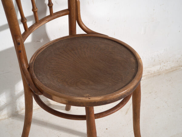 Pareja de sillas estilo Thonet de madera curvada con barrotes torneados – Centroeuropa, circa 1920