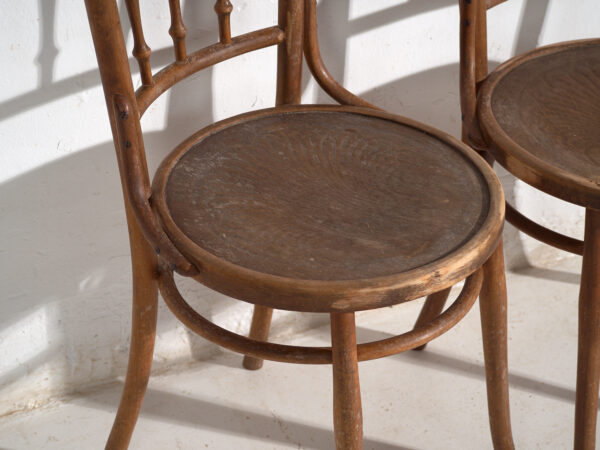 Pareja de sillas estilo Thonet de madera curvada con barrotes torneados – Centroeuropa, circa 1920
