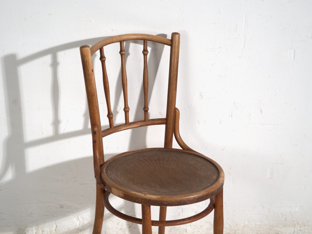 Pareja de sillas estilo Thonet de madera curvada con barrotes torneados – Centroeuropa, circa 1920