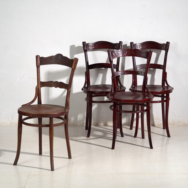 Conjunto de 4 sillas antiguas de madera curvada Thonet – Europa central, circa 1900