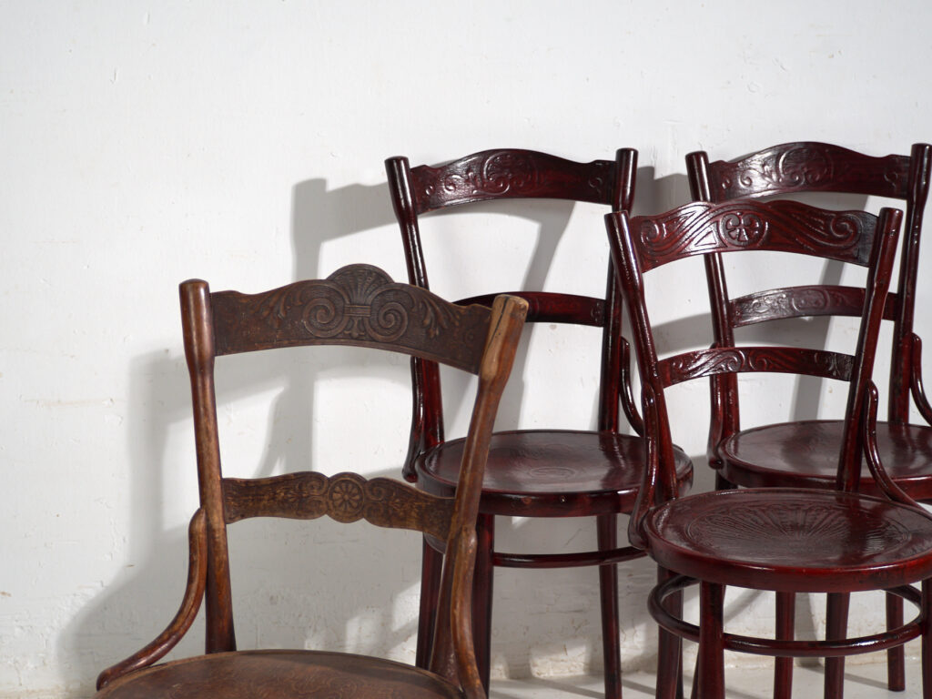 Ensemble de 4 chaises anciennes en bois courbé Thonet – Europe centrale, circa 1900