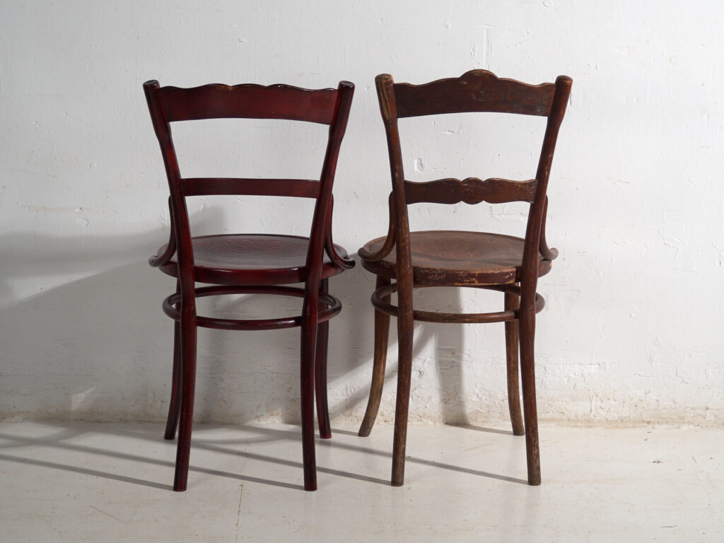 Ensemble de 4 chaises anciennes en bois courbé Thonet – Europe centrale, circa 1900