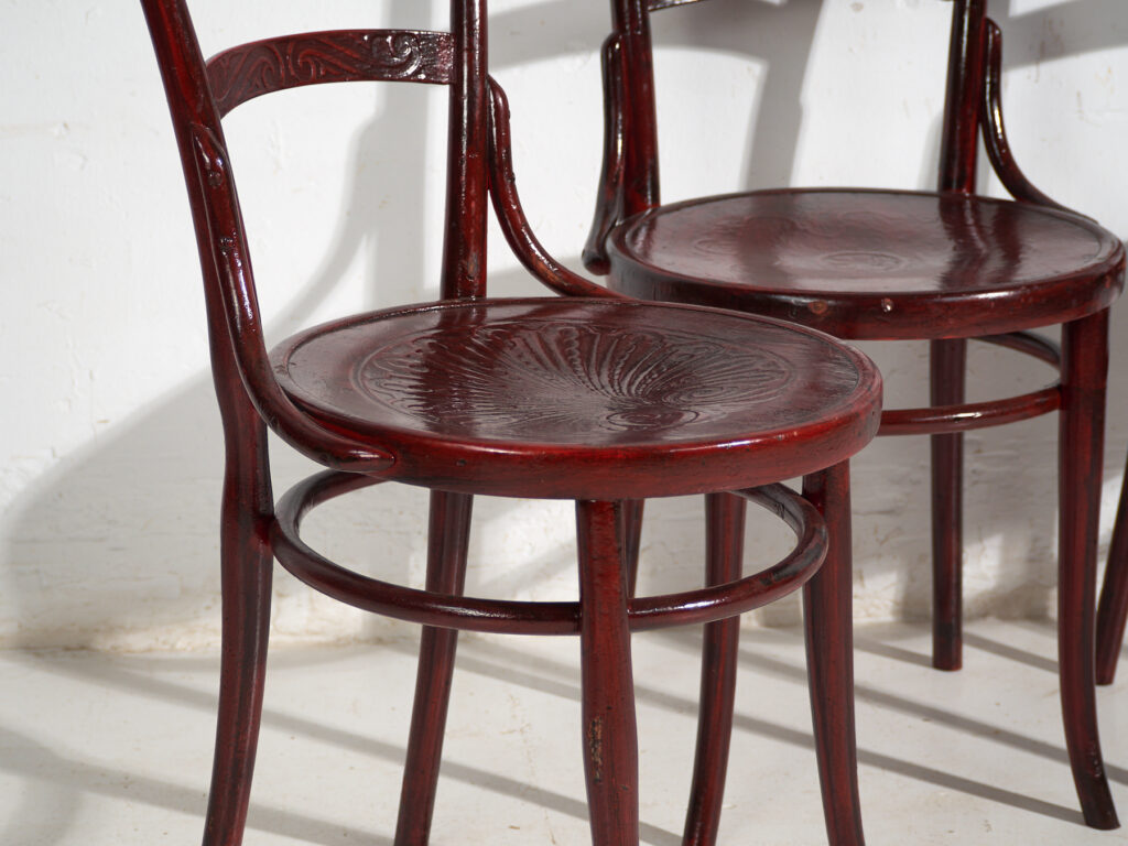Ensemble de 4 chaises anciennes en bois courbé Thonet – Europe centrale, circa 1900