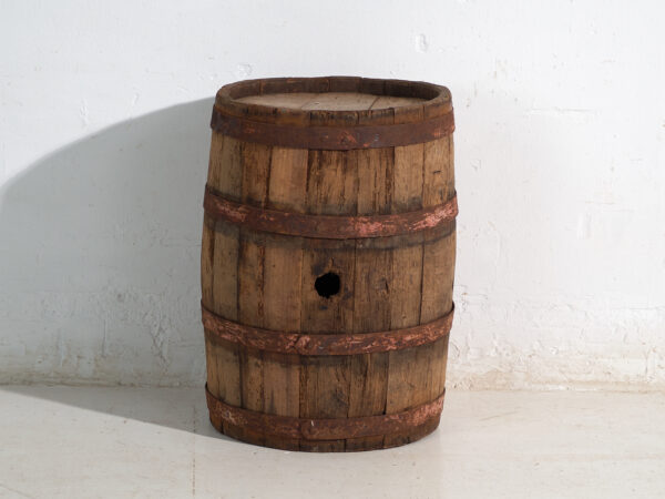 Barrica antigua en madera con aros de hierro – Hungría, circa 1930