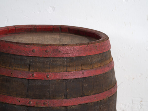 Barrica antigua en madera con aros de hierro – Hungría, circa 1930