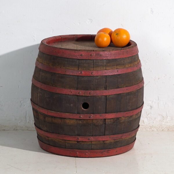 Barrica antigua en madera con aros de hierro – Hungría, circa 1930