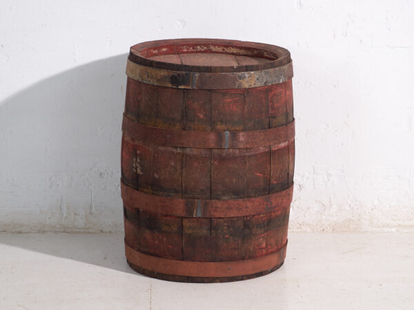 Barrica antigua en madera con aros de hierro – Hungría, circa 1930