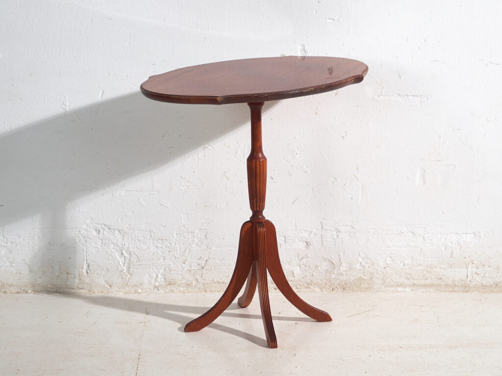 Velador antiguo trípode en madera de caoba – Europa central, circa 1930