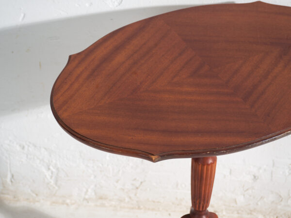 Velador antiguo trípode en madera de caoba – Europa central, circa 1930