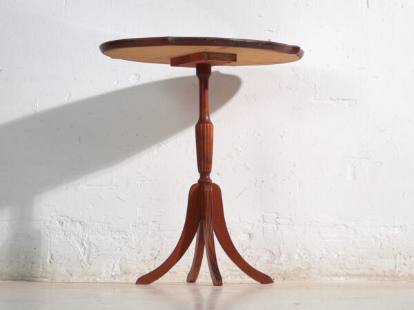 Velador antiguo trípode en madera de caoba – Europa central, circa 1930