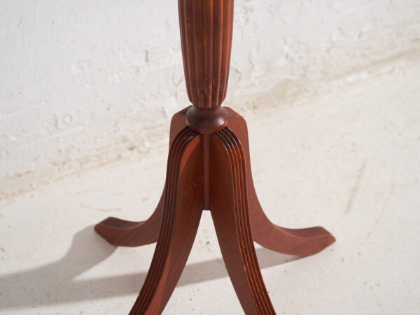Velador antiguo trípode en madera de caoba – Europa central, circa 1930