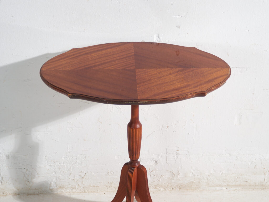 Velador antiguo trípode en madera de caoba – Europa central, circa 1930