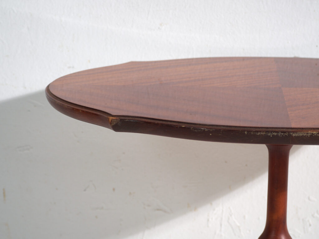 Velador antiguo trípode en madera de caoba – Europa central, circa 1930