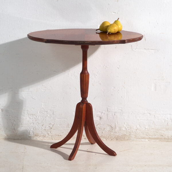 Velador antiguo trípode en madera de caoba – Europa central, circa 1930