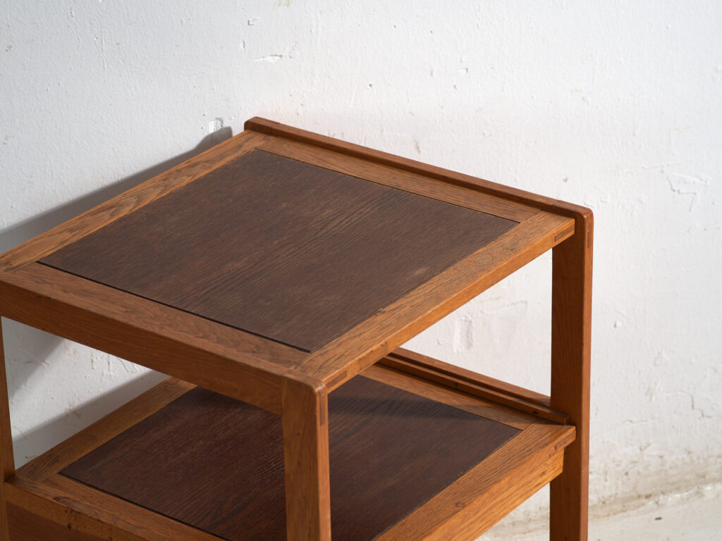 Mesa auxiliar vintage en madera – Europa central, circa 1960