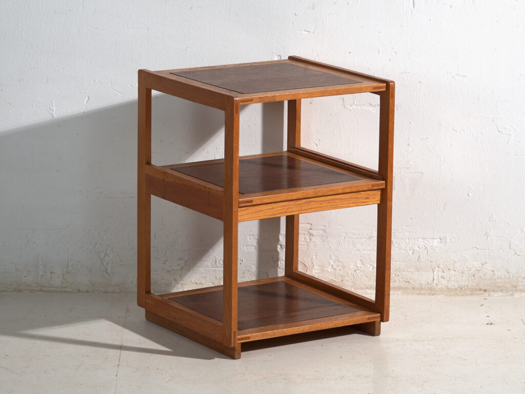 Mesa auxiliar vintage en madera – Europa central, circa 1960