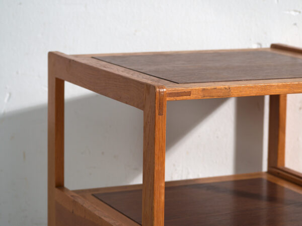 Mesa auxiliar vintage en madera – Europa central, circa 1960