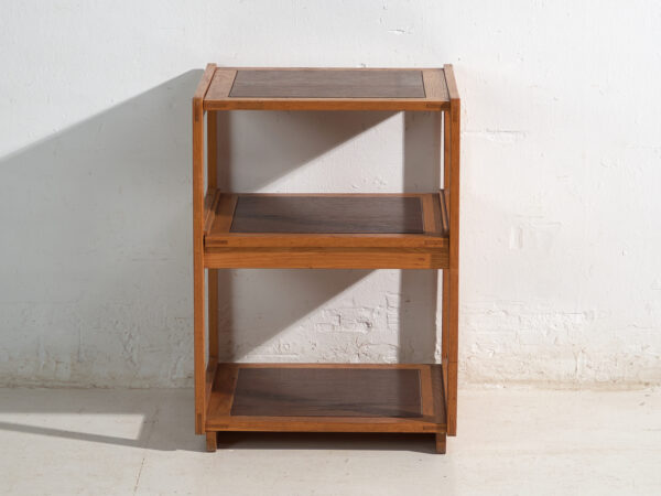 Mesa auxiliar vintage en madera – Europa central, circa 1960