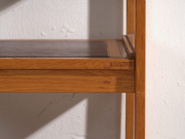 Mesa auxiliar vintage en madera – Europa central, circa 1960