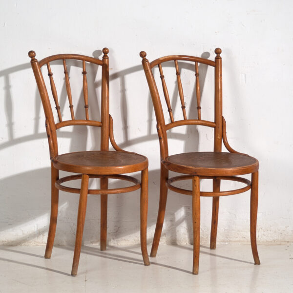 Conjunto de 2 sillas antiguas de madera curvada – Europa central, circa 1900