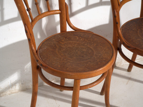 Conjunto de 2 sillas antiguas de madera curvada – Europa central, circa 1900