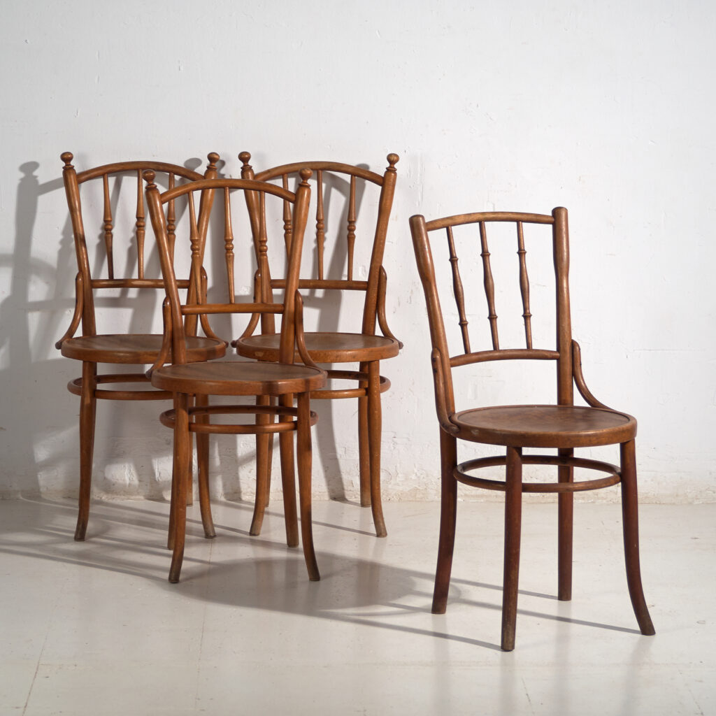Conjunto de 4 sillas bentwood en madera curvada – Europa central, circa 1900