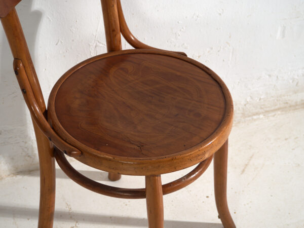 Conjunto de 4 sillas de café vienés en madera curvada con respaldo decorado – Europa Central, circa 1900
