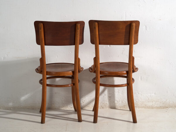 Conjunto de 4 sillas de café vienés en madera curvada con respaldo decorado – Europa Central, circa 1900