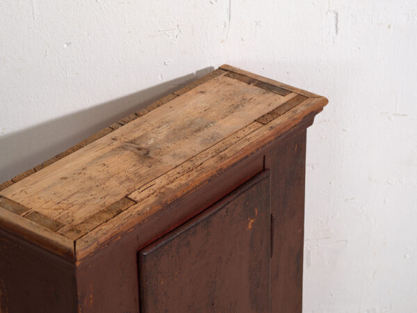 Armario antiguo pintado en madera de pino – Europa central, circa 1900