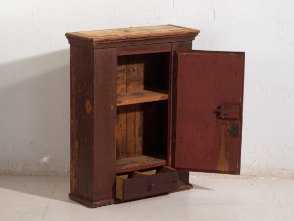 Armario antiguo pintado en madera de pino – Europa central, circa 1900