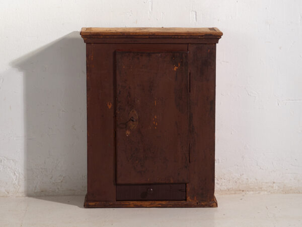 Armario antiguo pintado en madera de pino – Europa central, circa 1900