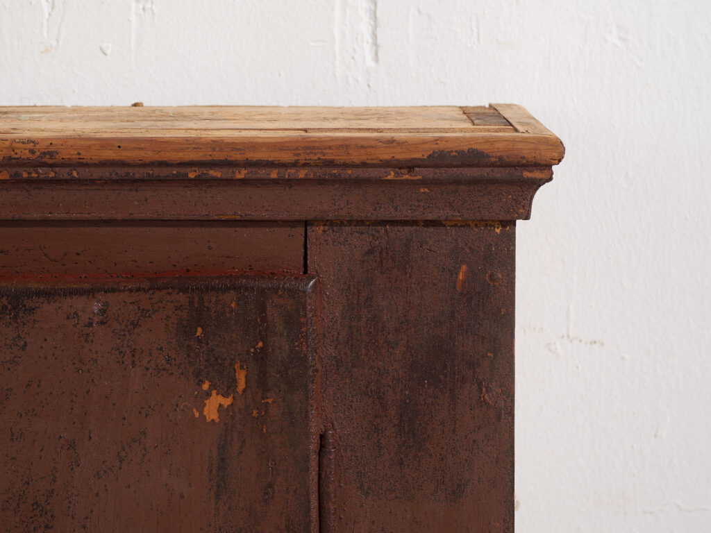Armario antiguo pintado en madera de pino – Europa central, circa 1900