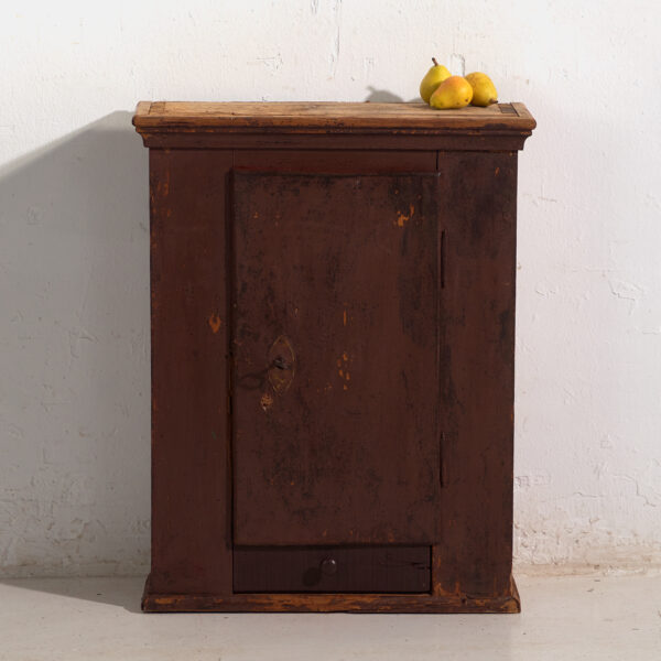 Armario antiguo pintado en madera de pino – Europa central, circa 1900