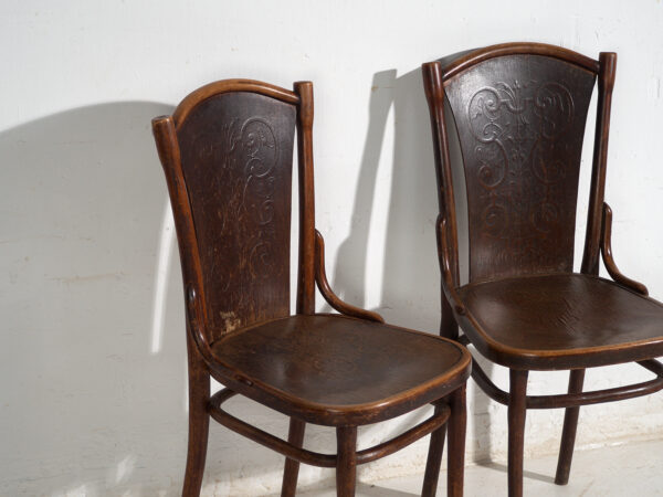Conjunto de 2 sillas antiguas de madera curvada Thonet – Europa central, circa 1900-1920