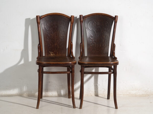 Conjunto de 2 sillas antiguas de madera curvada Thonet – Europa central, circa 1900-1920