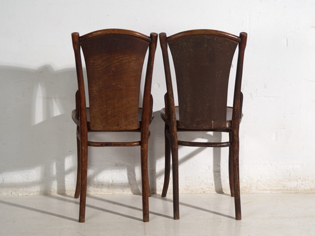 Conjunto de 2 sillas antiguas de madera curvada Thonet – Europa central, circa 1900-1920